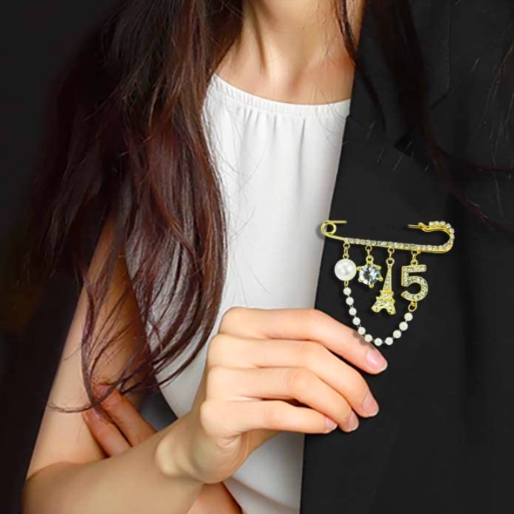 Beautiful Lapel Pin in Gold